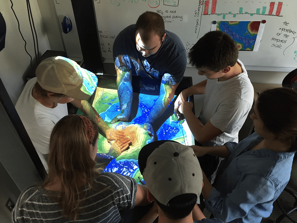 augmented-reality-sandbox-sarndbox_23488361620_o 1