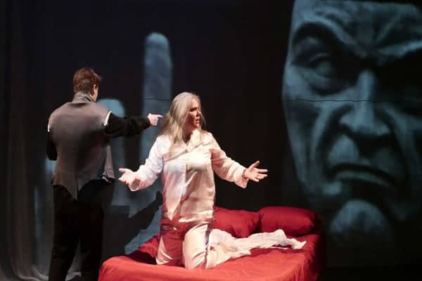 hamlet-gertrude-ghost-bed(resized)