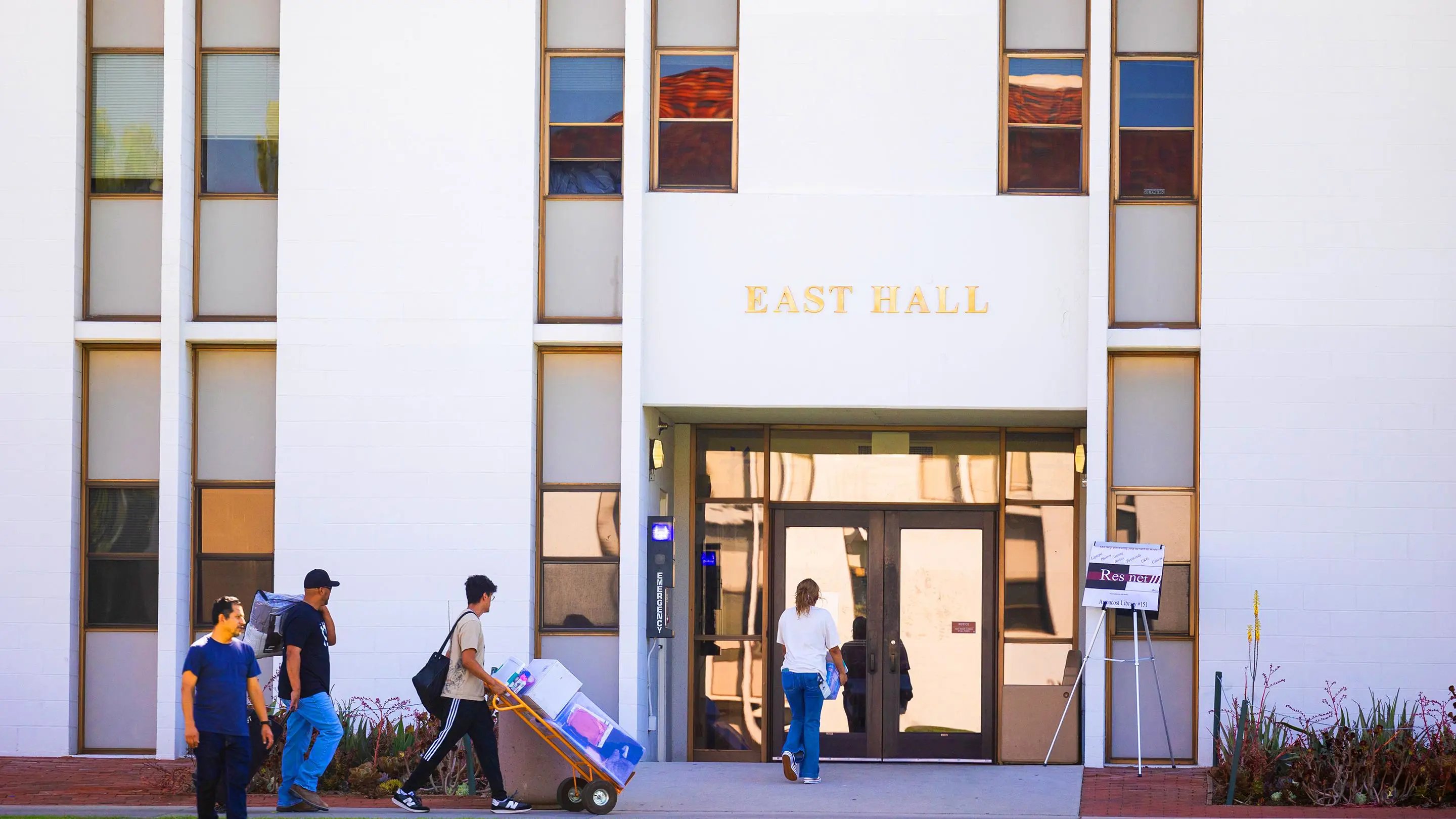 media-masthead---student-move-in-day (1)