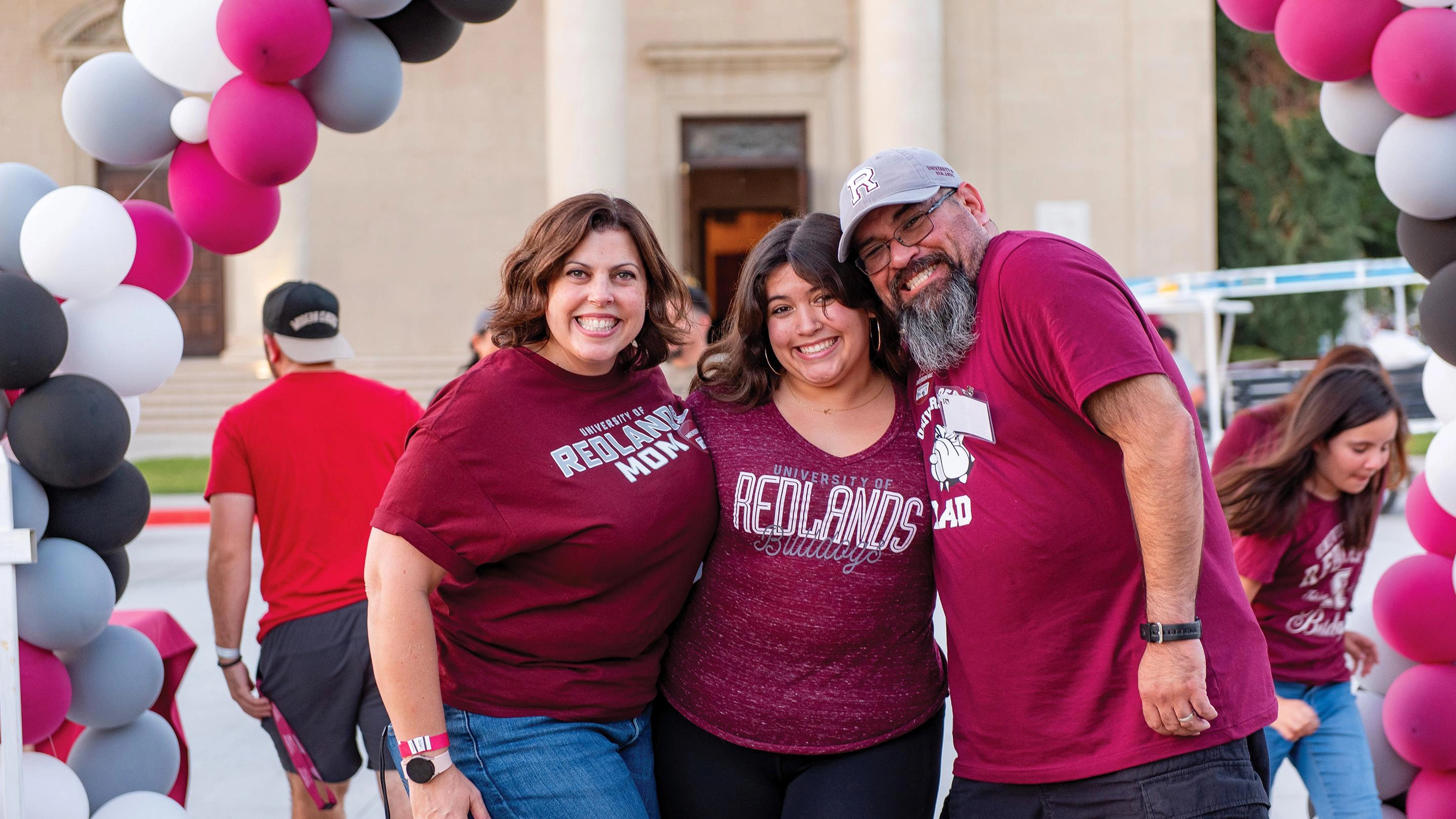 media-masthead---university-of-redlands-family-at-school-event