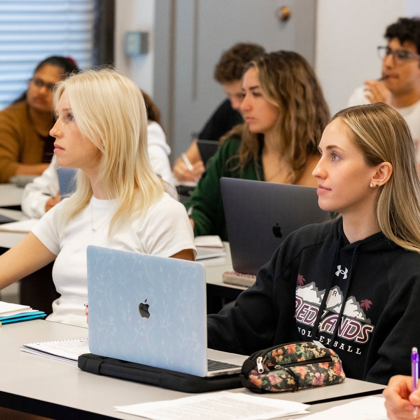 WEB 24-09-16 Global Business classroom -FP-0043-Media content row multiple media 1440x1440-1440x1440